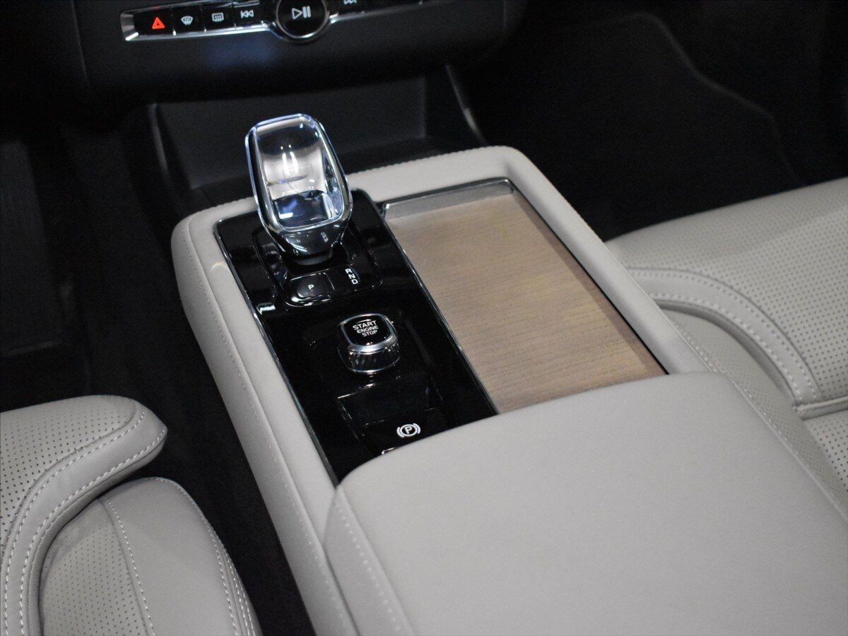 Volvo XC90 SUV / Terénní 2,0 l 228 kw