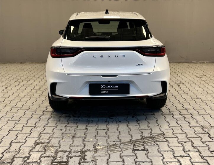 Lexus LBX SUV / Terénní 1,5 l 100 kw