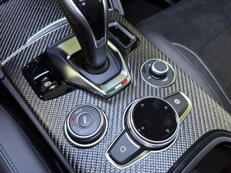 Alfa Romeo Stelvio SUV 2,9 l 382 kw