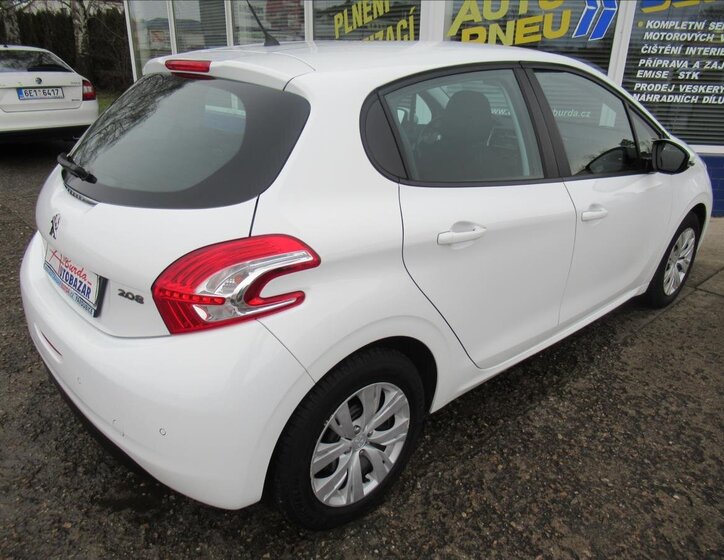 Peugeot 208 Hatchback 1,2 l 60 kw