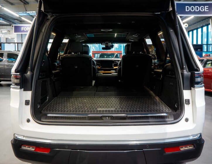 Jeep Grand Wagoneer SUV / Terénní 6,4 l 351 kw