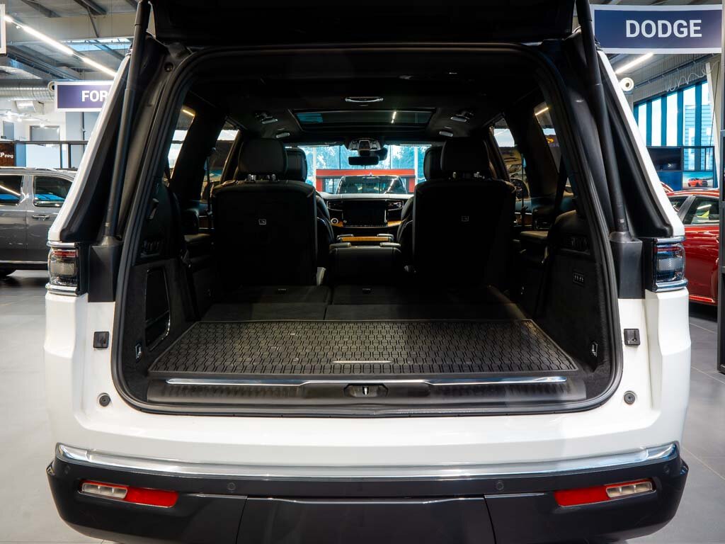 Jeep Grand Wagoneer SUV / Terénní 6,4 l 351 kw