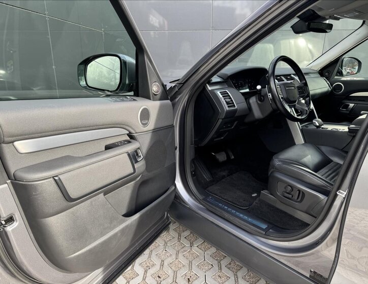 Land Rover Discovery 10