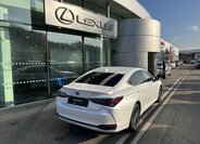 Lexus ES 300h Sedan / Limuzína 2,5 l 160 kw