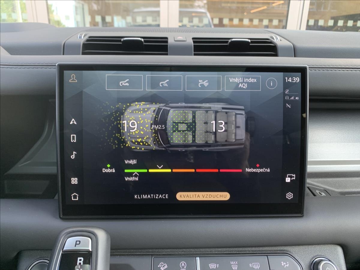 Land Rover Defender SUV 3,0 l 221 kw