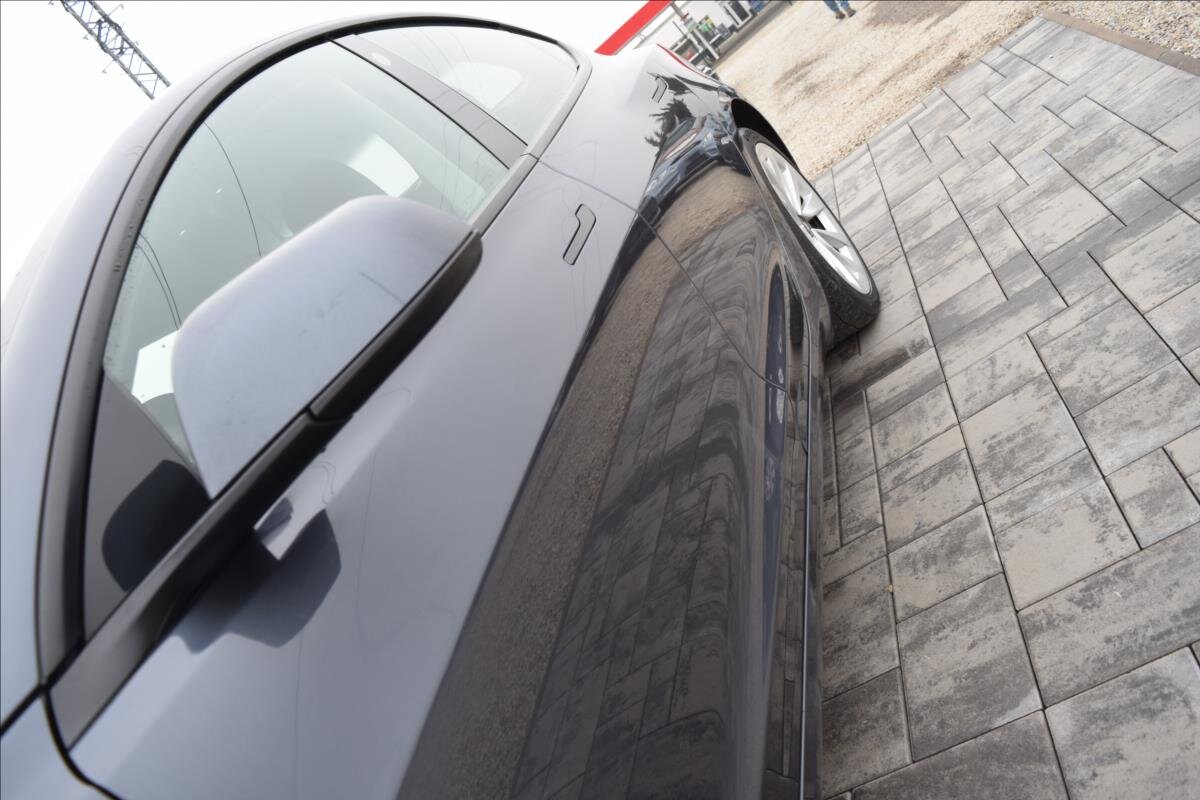 Tesla Model 3 Sedan 0,0 366 kw