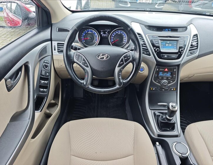 Hyundai Elantra Sedan 1,6 l 97 kw