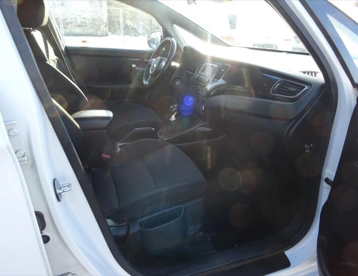 KIA Carens 13