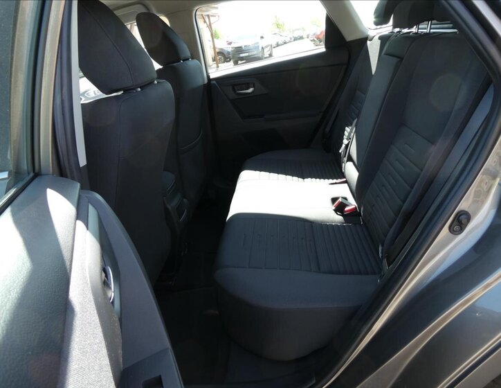 Toyota Auris Kombi 1,3 l 73 kw