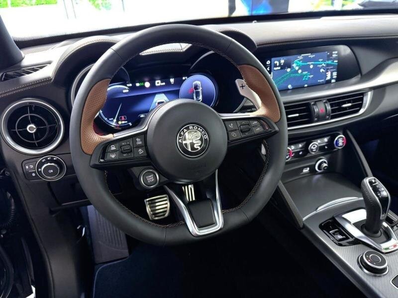 Alfa Romeo Stelvio SUV / Terénní 2,0 l 206 kw