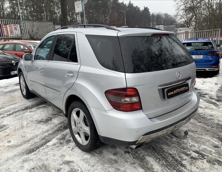 Mercedes-Benz Třídy M SUV / Terénní 4,0 l 225 kw