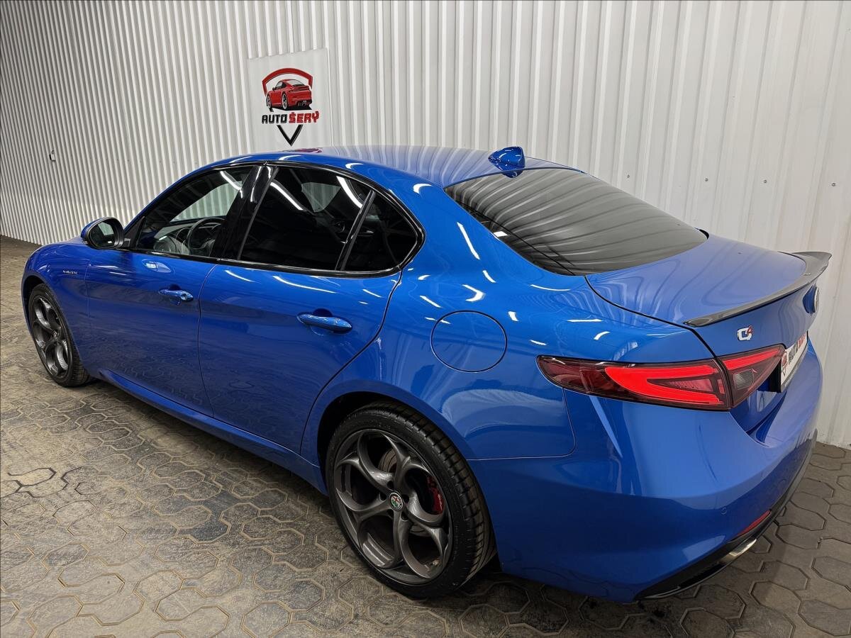 Alfa Romeo Giulia Sedan / Limuzína 2,0 l 206 kw