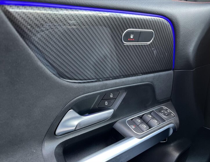 Mercedes-Benz GLB 12