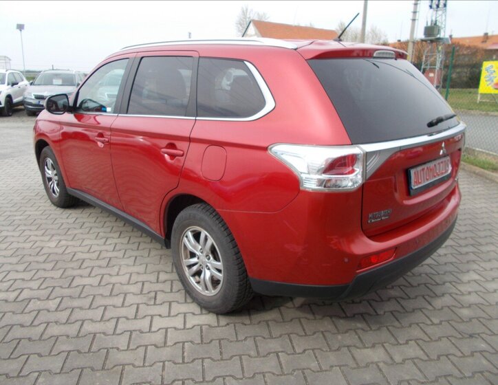 Mitsubishi Outlander SUV / Terénní 2,0 l 110 kw