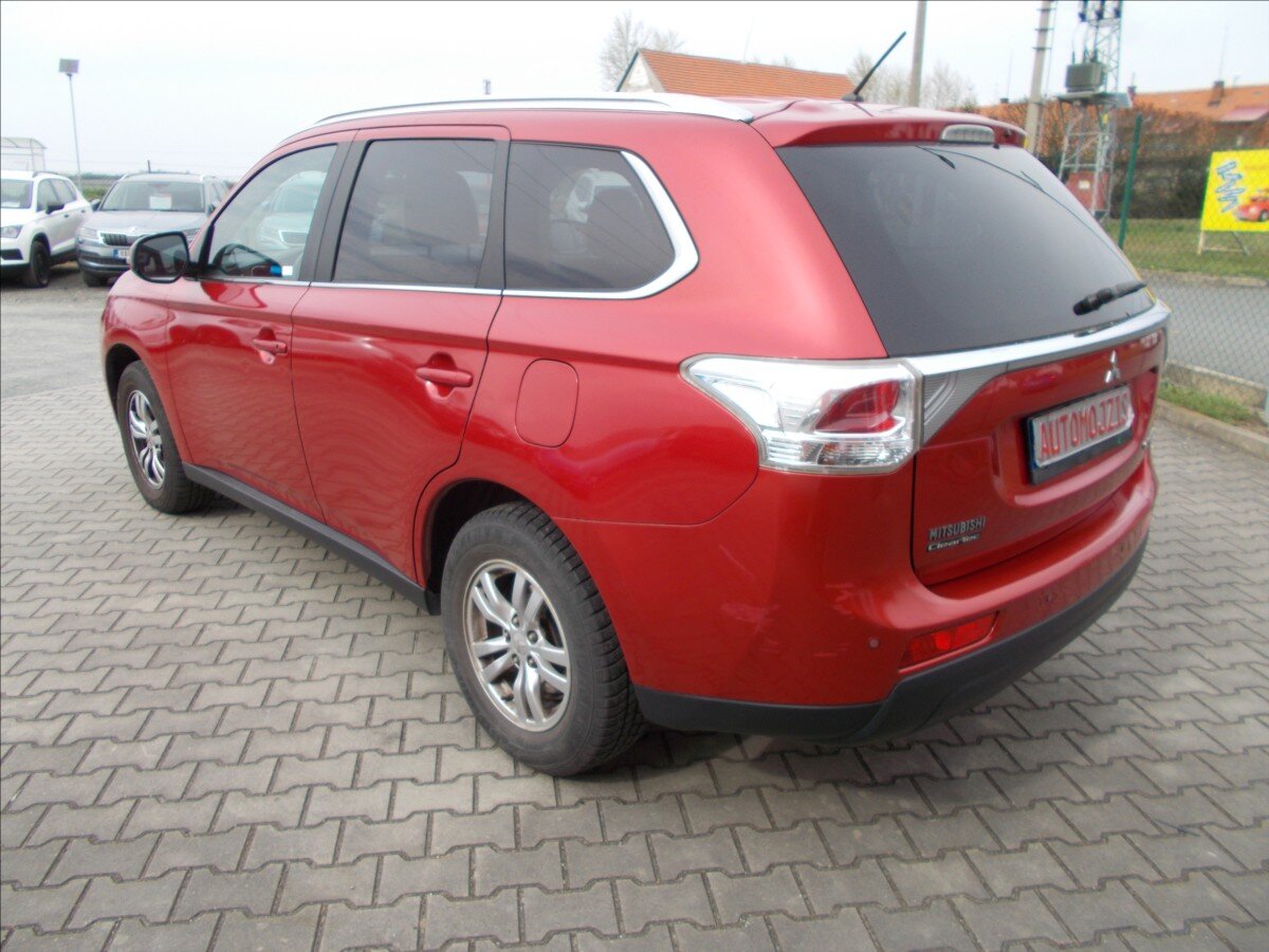 Mitsubishi Outlander SUV / Terénní 2,0 l 110 kw