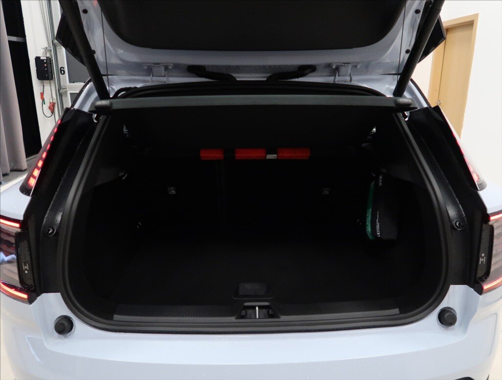Volvo EX30 SUV / Terénní 0,0 200 kw
