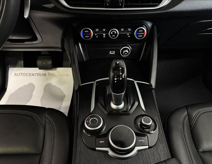 Alfa Romeo Stelvio 30