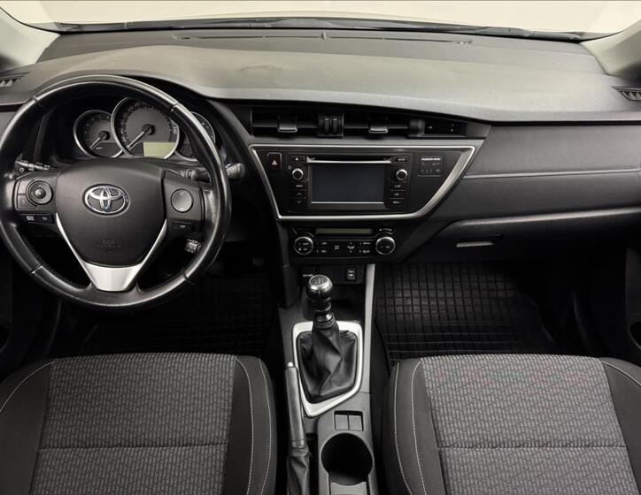 Toyota Auris 7
