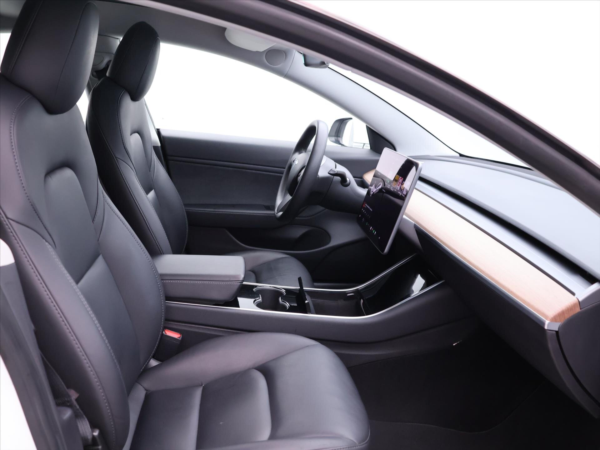 Tesla Model 3 Sedan 0,0 324 kw