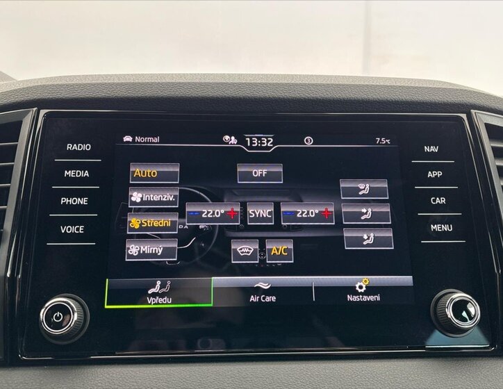 Škoda Karoq SUV / Terénní 1,5 l 110 kw