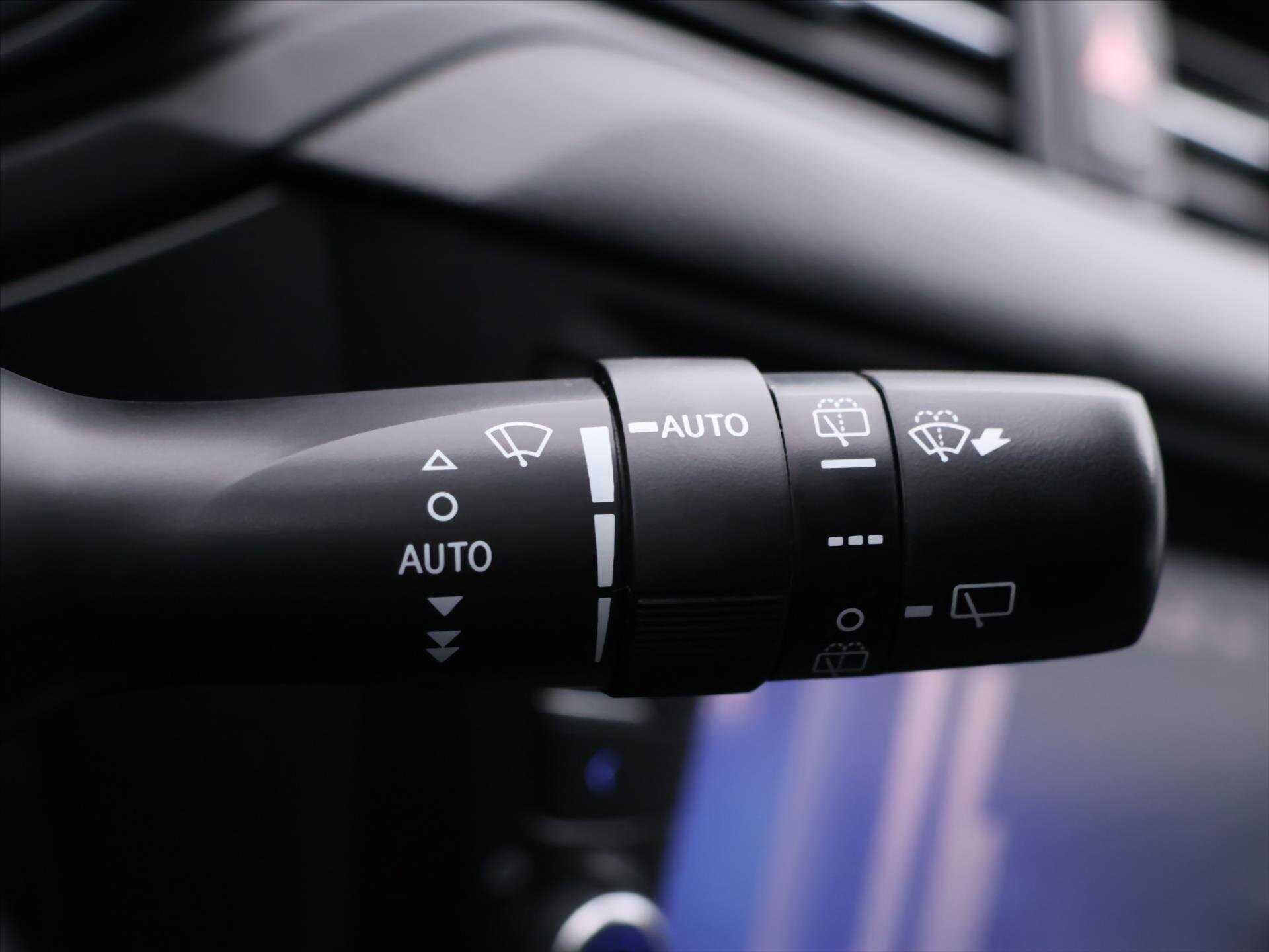 Toyota Avensis Kombi 2,0 l 105 kw