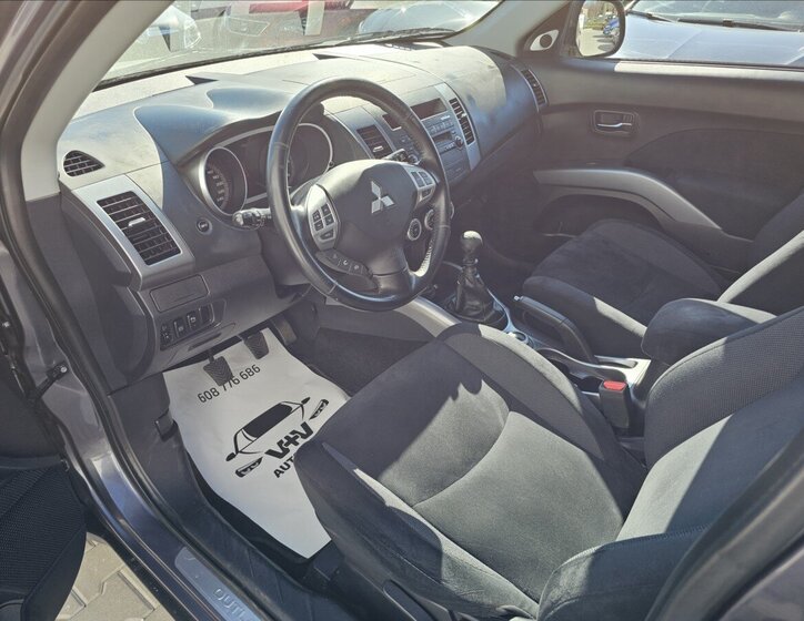 Mitsubishi Outlander SUV / Terénní 2,2 l 115 kw