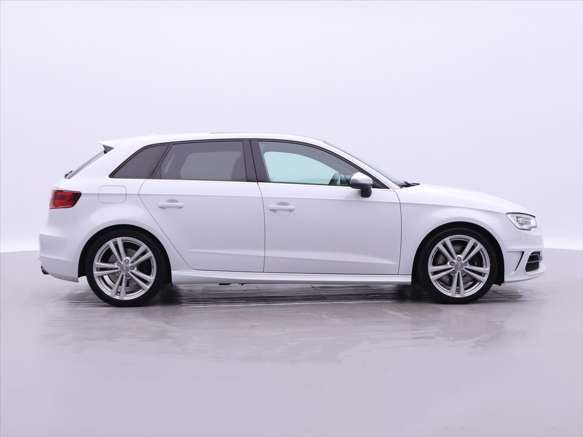 Audi S3 Hatchback 2,0 l 221 kw