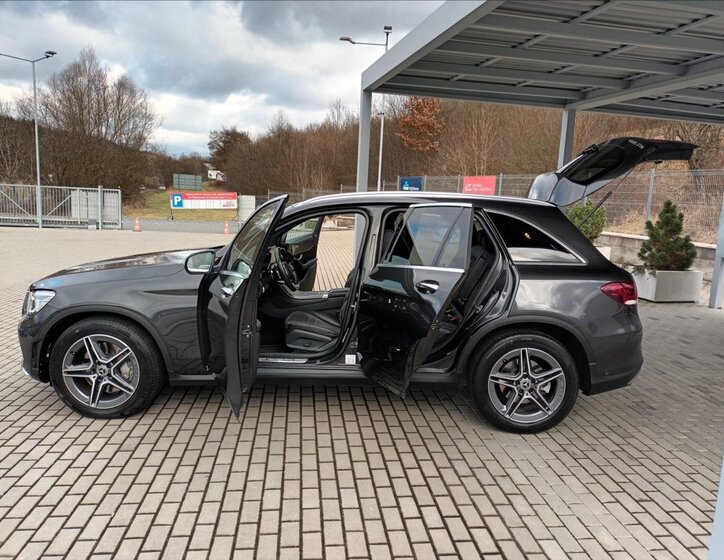Mercedes-Benz GLC SUV 2,0 l 180 kw