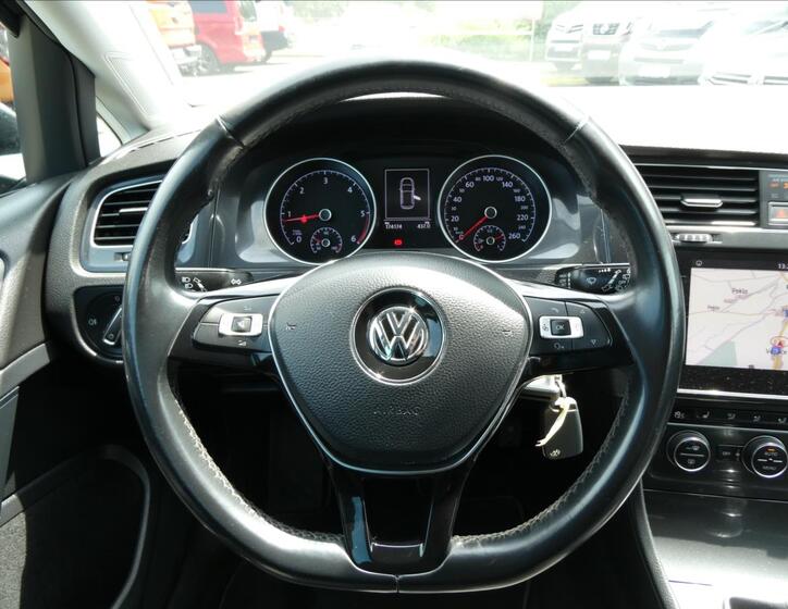Volkswagen Golf 28