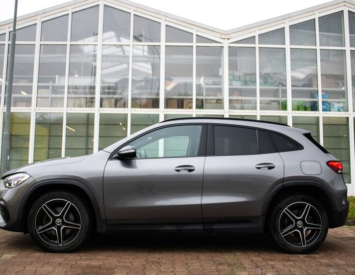Mercedes-Benz GLA 8