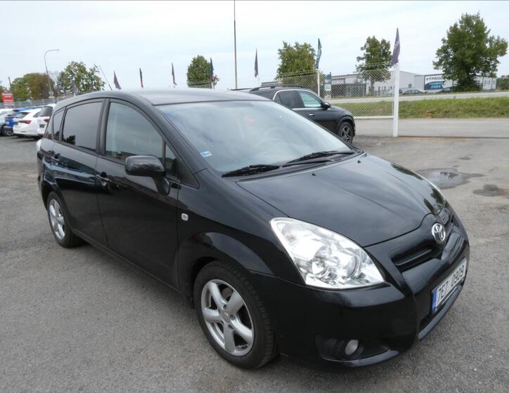 Toyota Corolla Verso 1