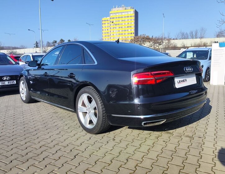 Audi A8 Sedan / Limuzína 3,0 l 190 kw