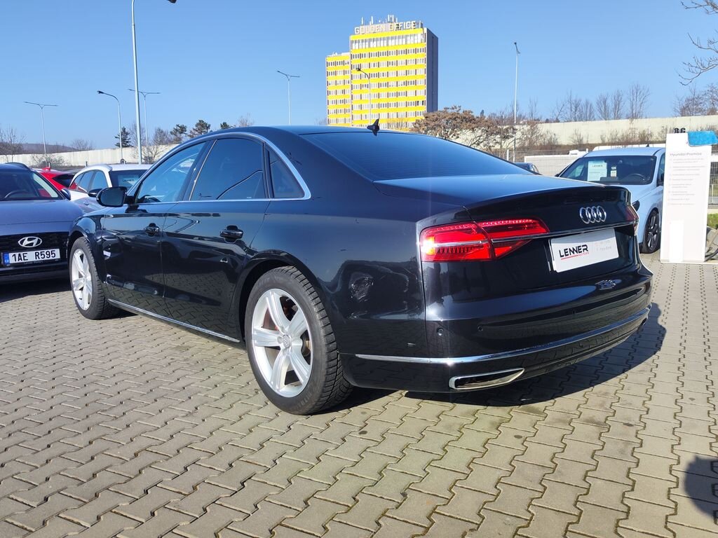 Audi A8 Sedan / Limuzína 3,0 l 190 kw