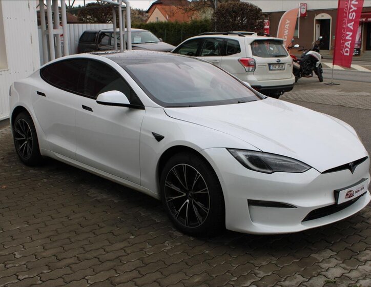 Tesla Model S Hatchback 0,0 493 kw