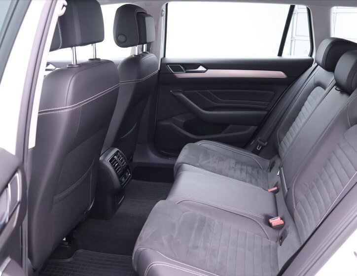 Volkswagen Passat Kombi 2,0 l 206 kw