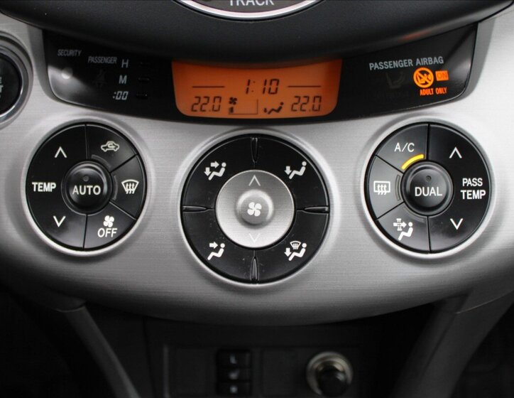 Toyota RAV4 SUV 2,2 l 100 kw