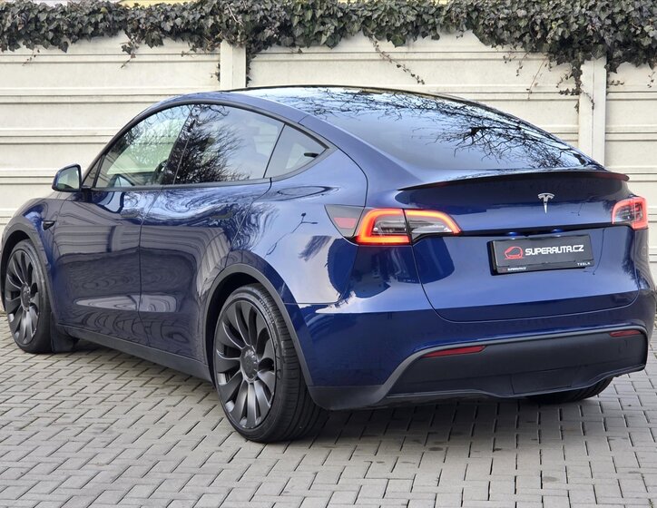 Tesla Model Y 5