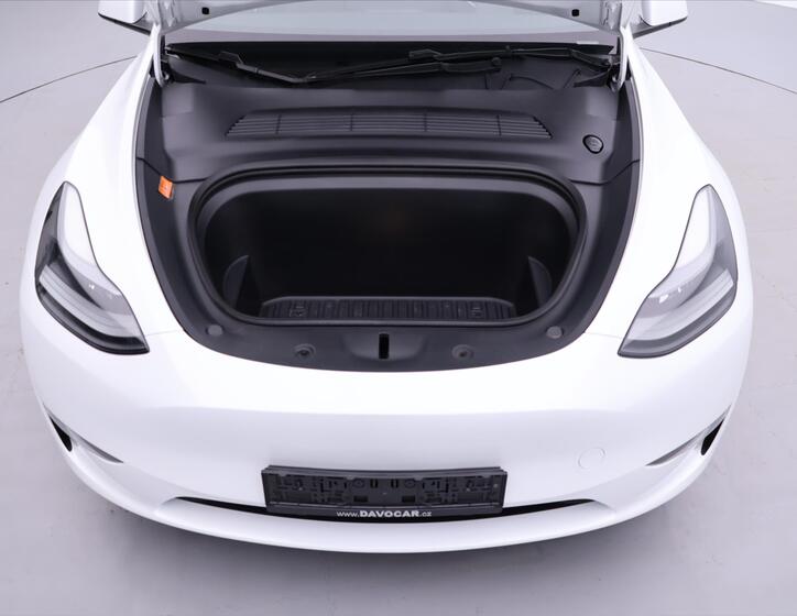 Tesla Model Y 9