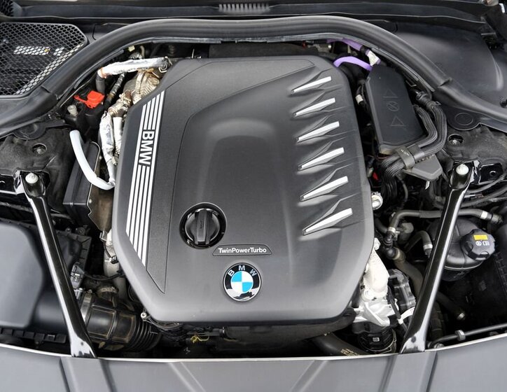 BMW Řada 7 Sedan 3,0 l 210 kw