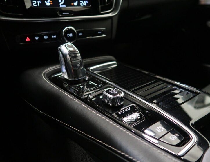 Volvo S90 Sedan / Limuzína 2,0 l 235 kw