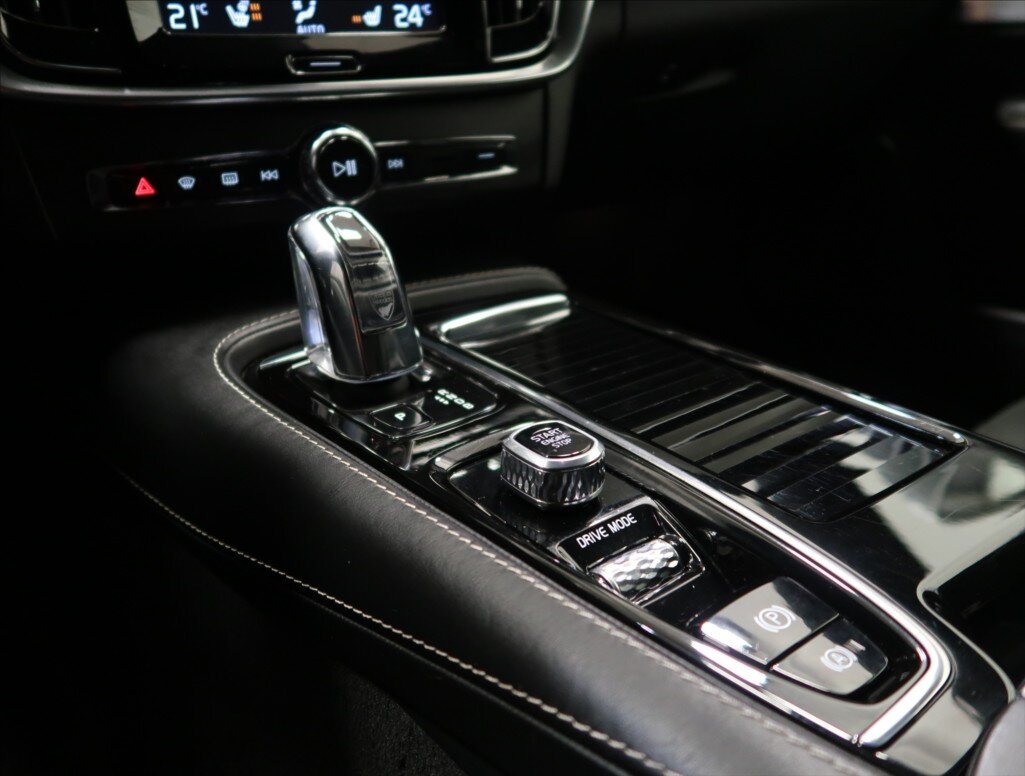 Volvo S90 Sedan / Limuzína 2,0 l 235 kw