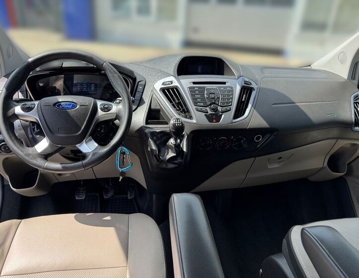 Ford Tourneo Custom 10