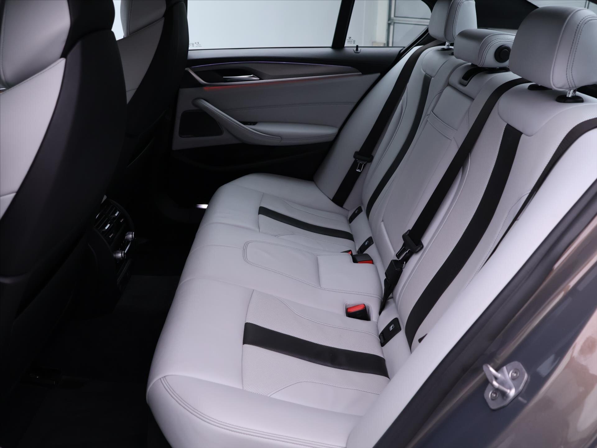 BMW M5 Sedan / Limuzína 4,4 l 441 kw