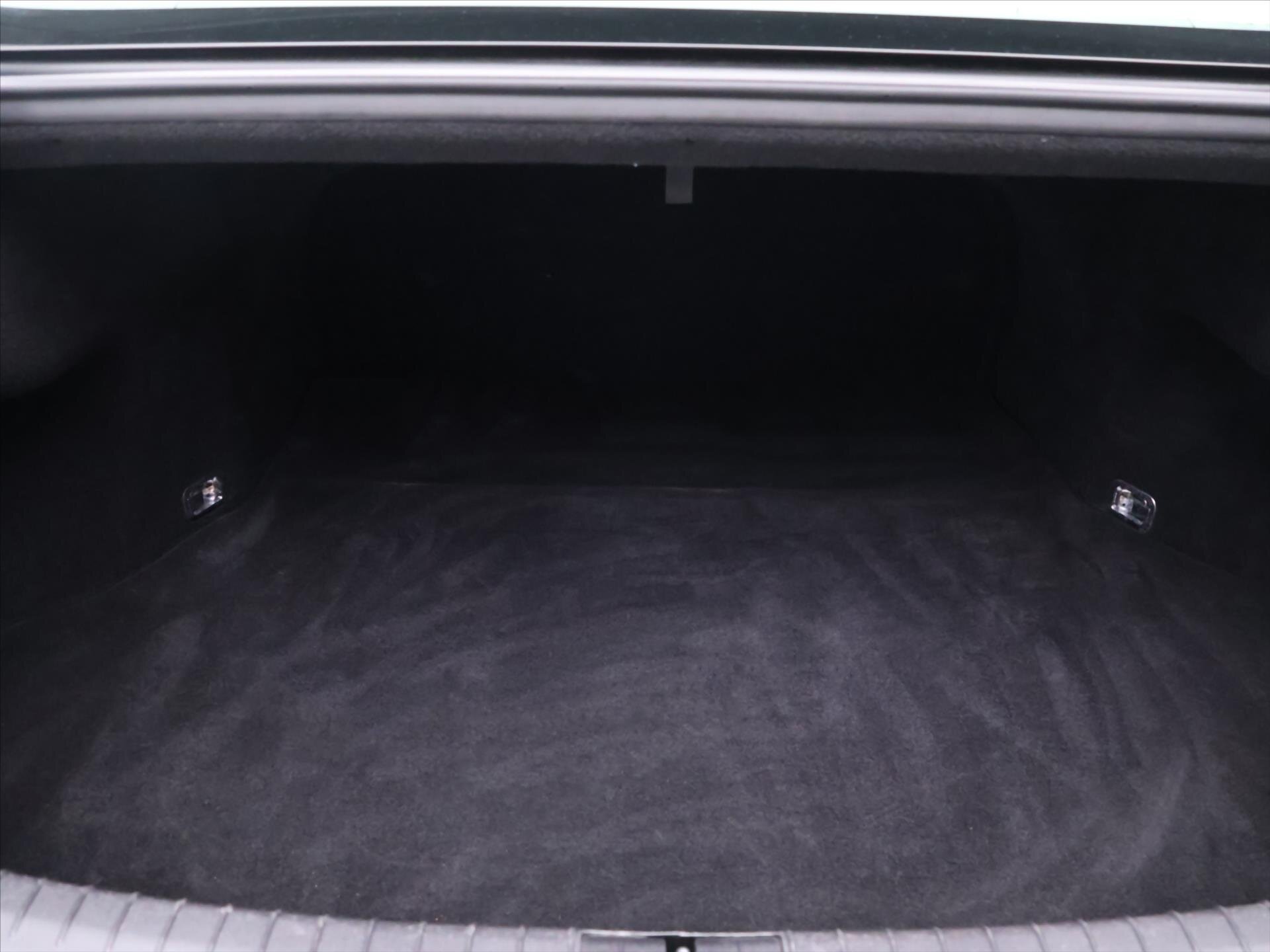 Hyundai Genesis Sedan / Limuzína 3,8 l 232 kw