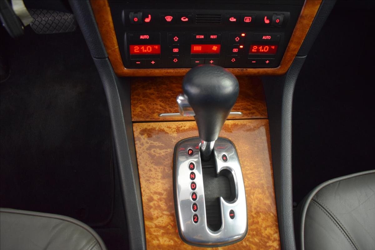 Audi S8 Sedan / Limuzína 4,2 l 265 kw