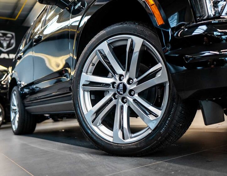 Cadillac Escalade SUV 6,2 l 313 kw