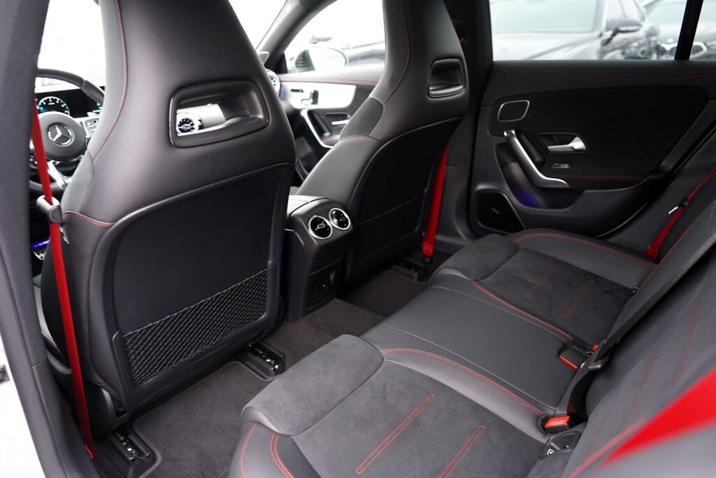 Mercedes-Benz CLA Sedan 2,0 l 340 kw