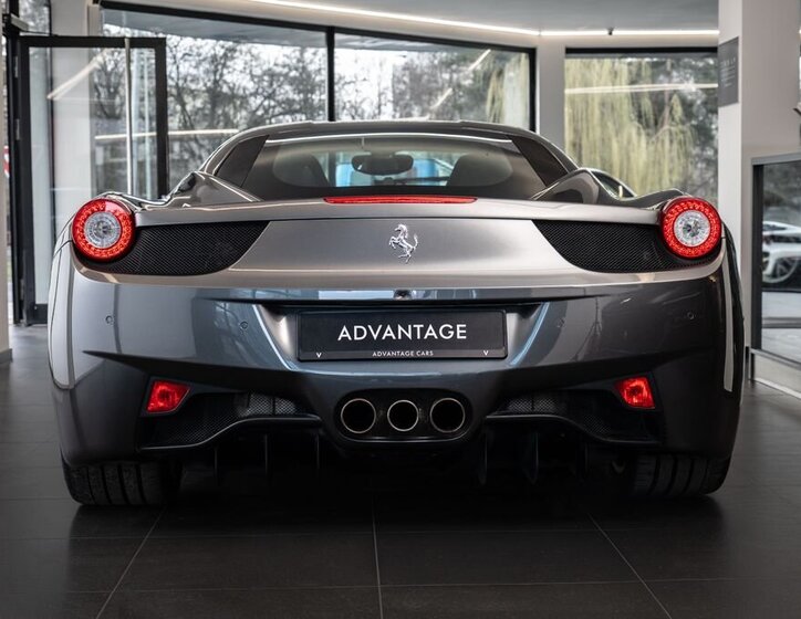 Ferrari 458 Kupé 4,5 l 416 kw
