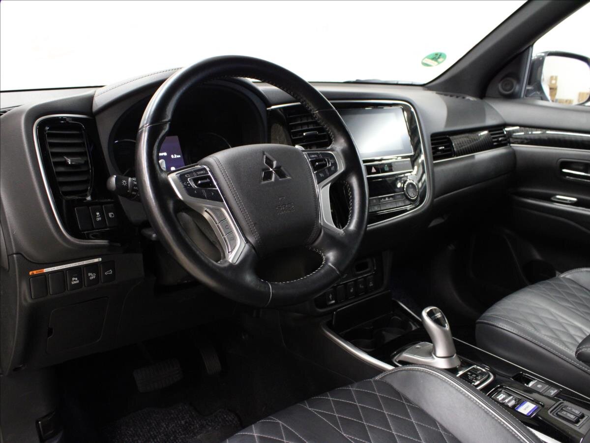 Mitsubishi Outlander SUV / Terénní 2,4 l 99 kw