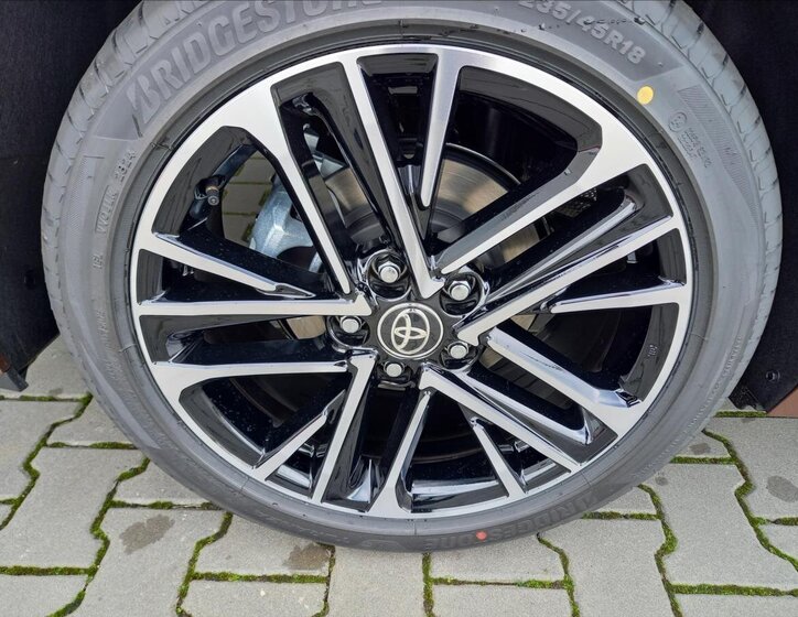 Toyota Camry Sedan / Limuzína 2,5 l 169 kw